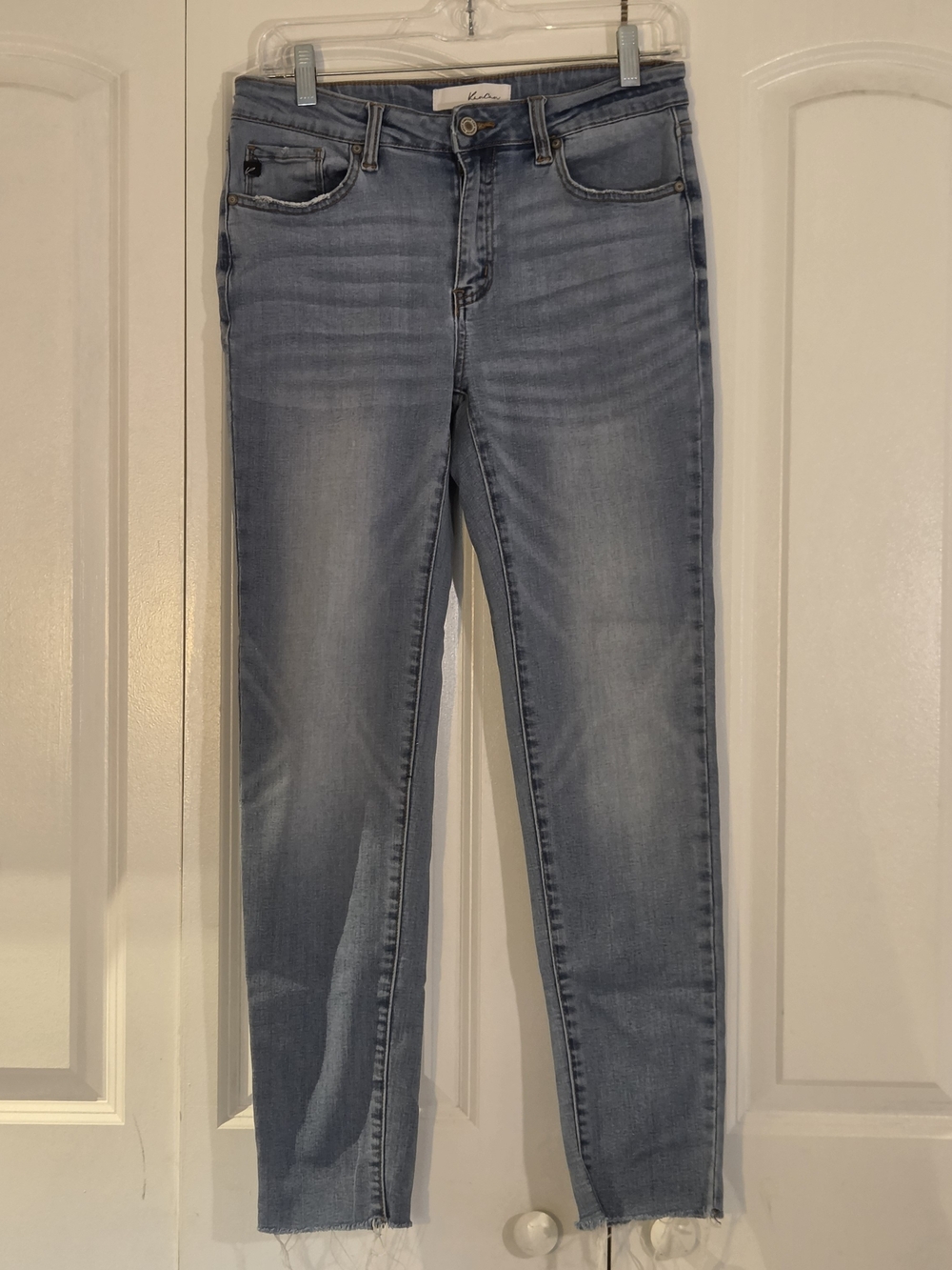 KanCan Women's Jeans Size 29 Light Wash Cropped Ankle Frayed Edge Stretch